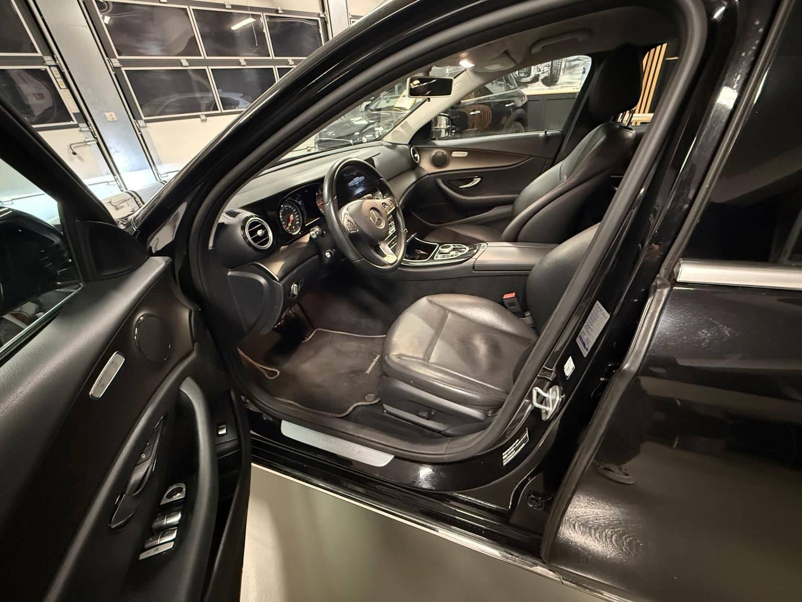 Mercedes-Benz E 220d Avantgarde AHK LED CAM NAVI foto 15