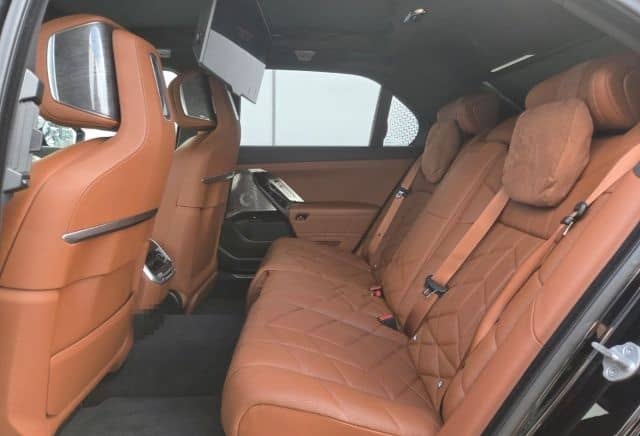 BMW M760 e xDrive Limousine Luftfederung AD Niveau N foto 12