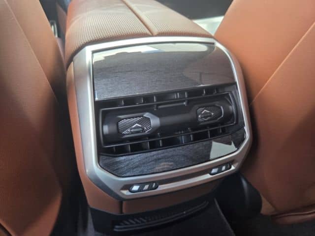 BMW M760 e xDrive Limousine Luftfederung AD Niveau N foto 13