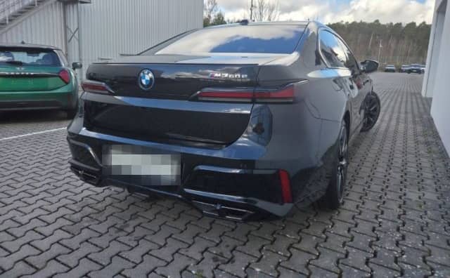 BMW M760 e xDrive Limousine Luftfederung AD Niveau N foto 6