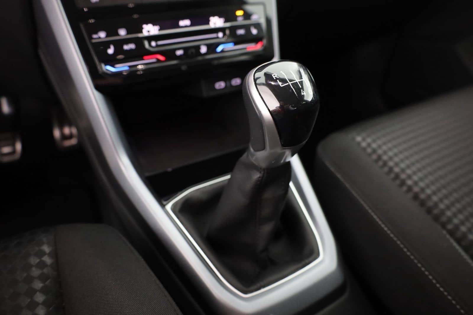 Volkswagen T-Cross 1.0 TSI LED Navi Sitzheizung App Connect foto 14