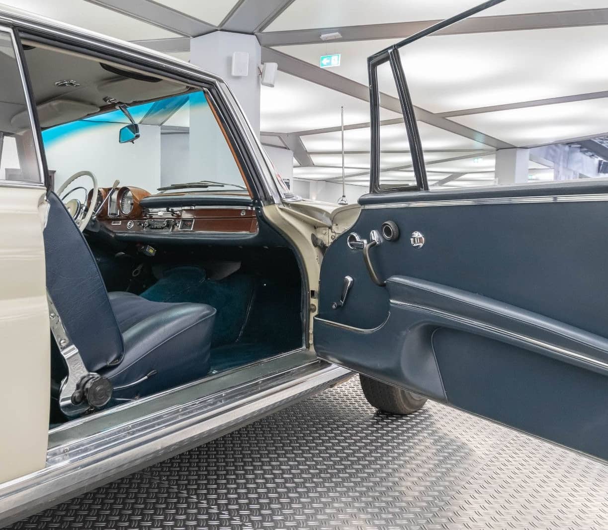 Mercedes-Benz 220 foto 12