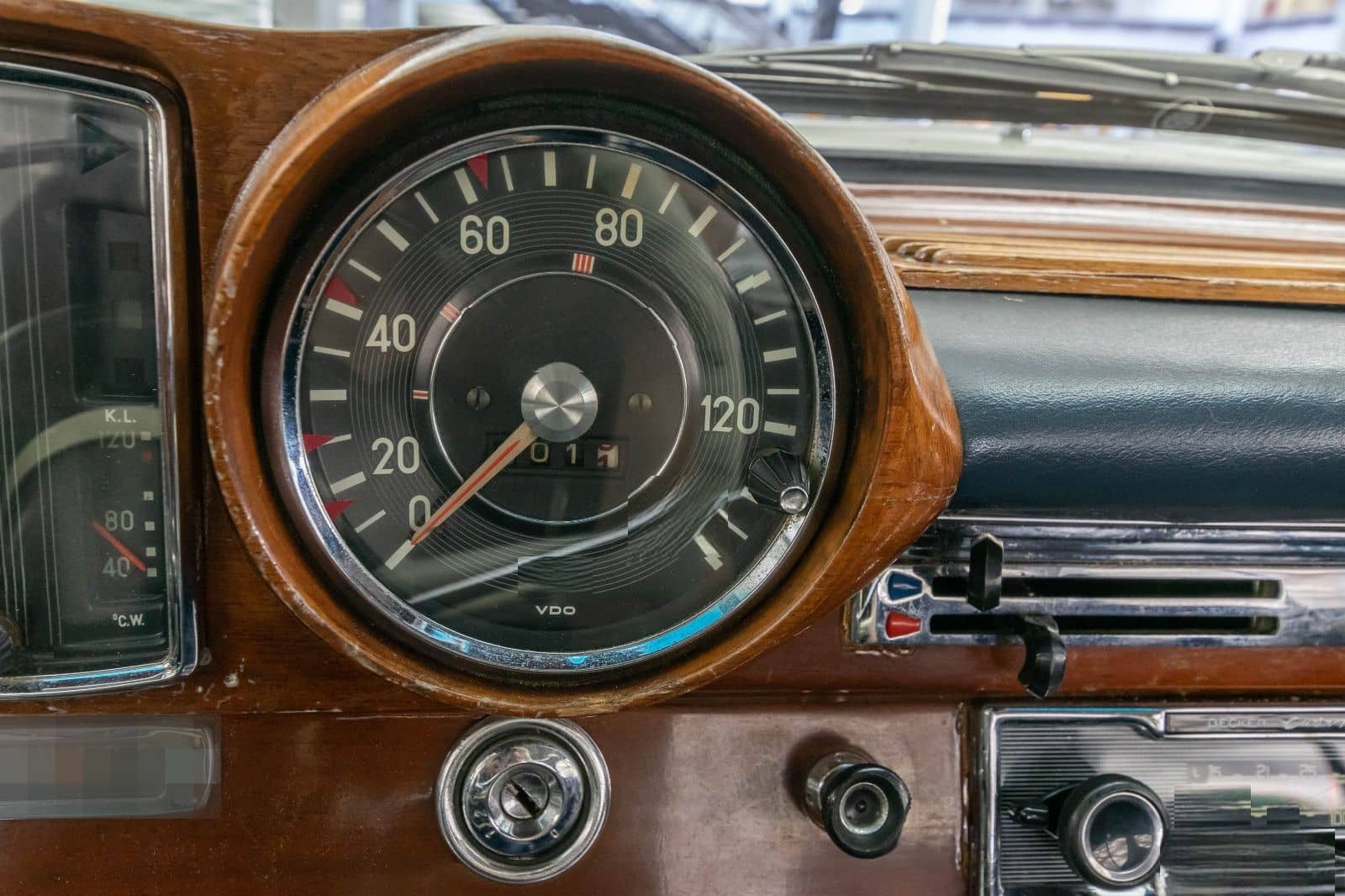 Mercedes-Benz 220 foto 16