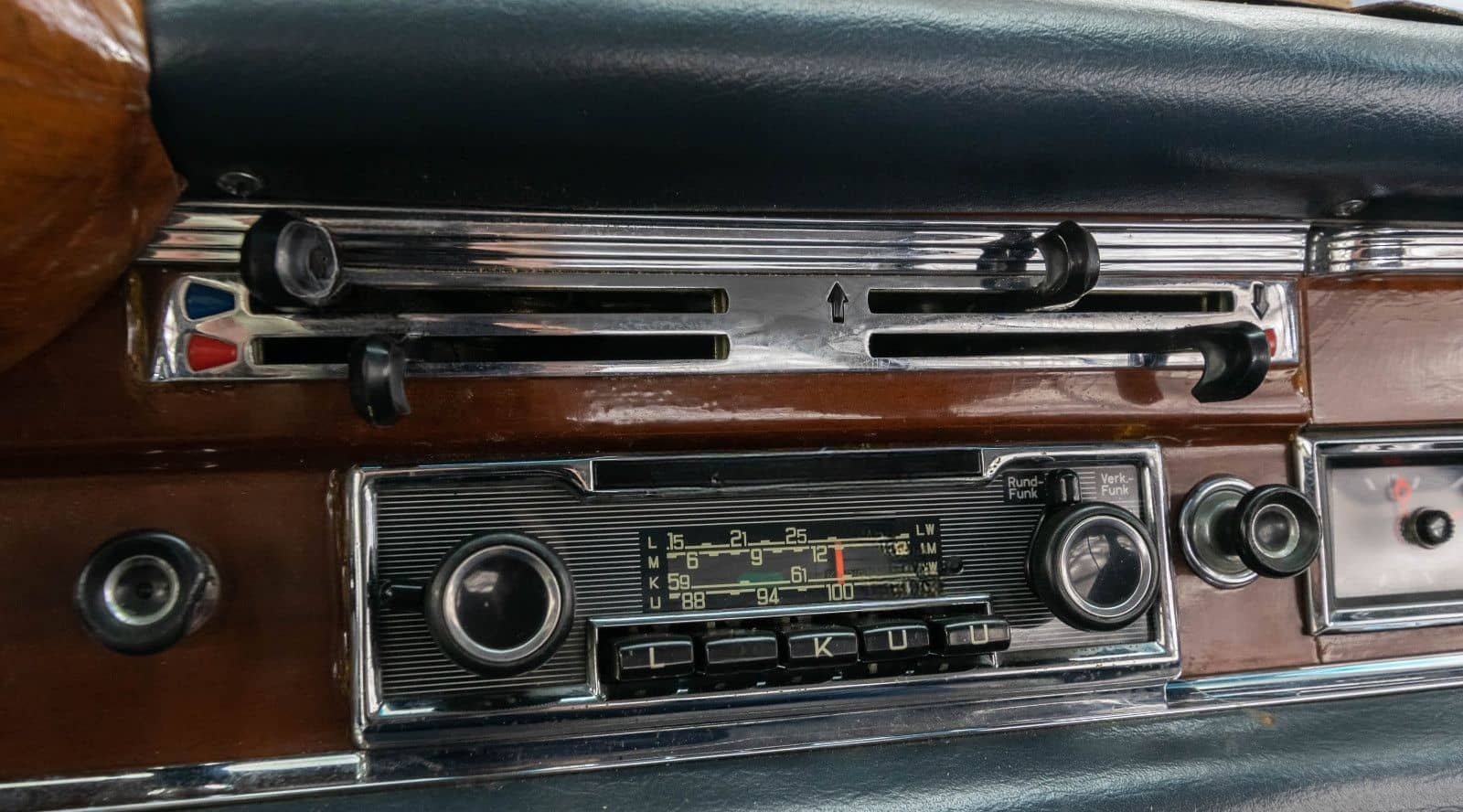 Mercedes-Benz 220 foto 17