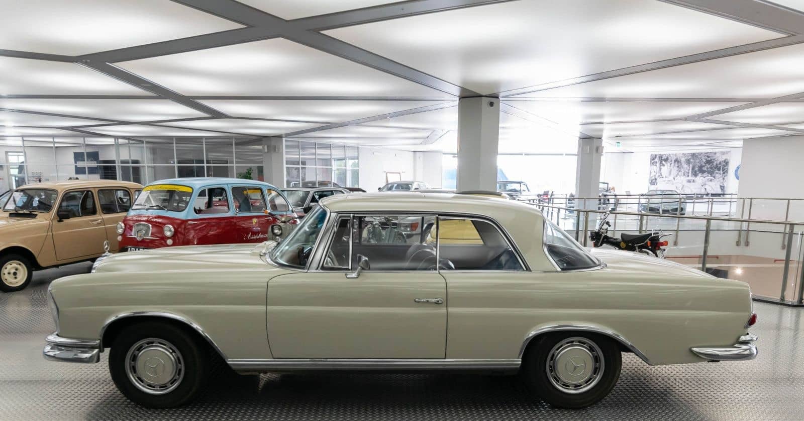 Mercedes-Benz 220 foto 3