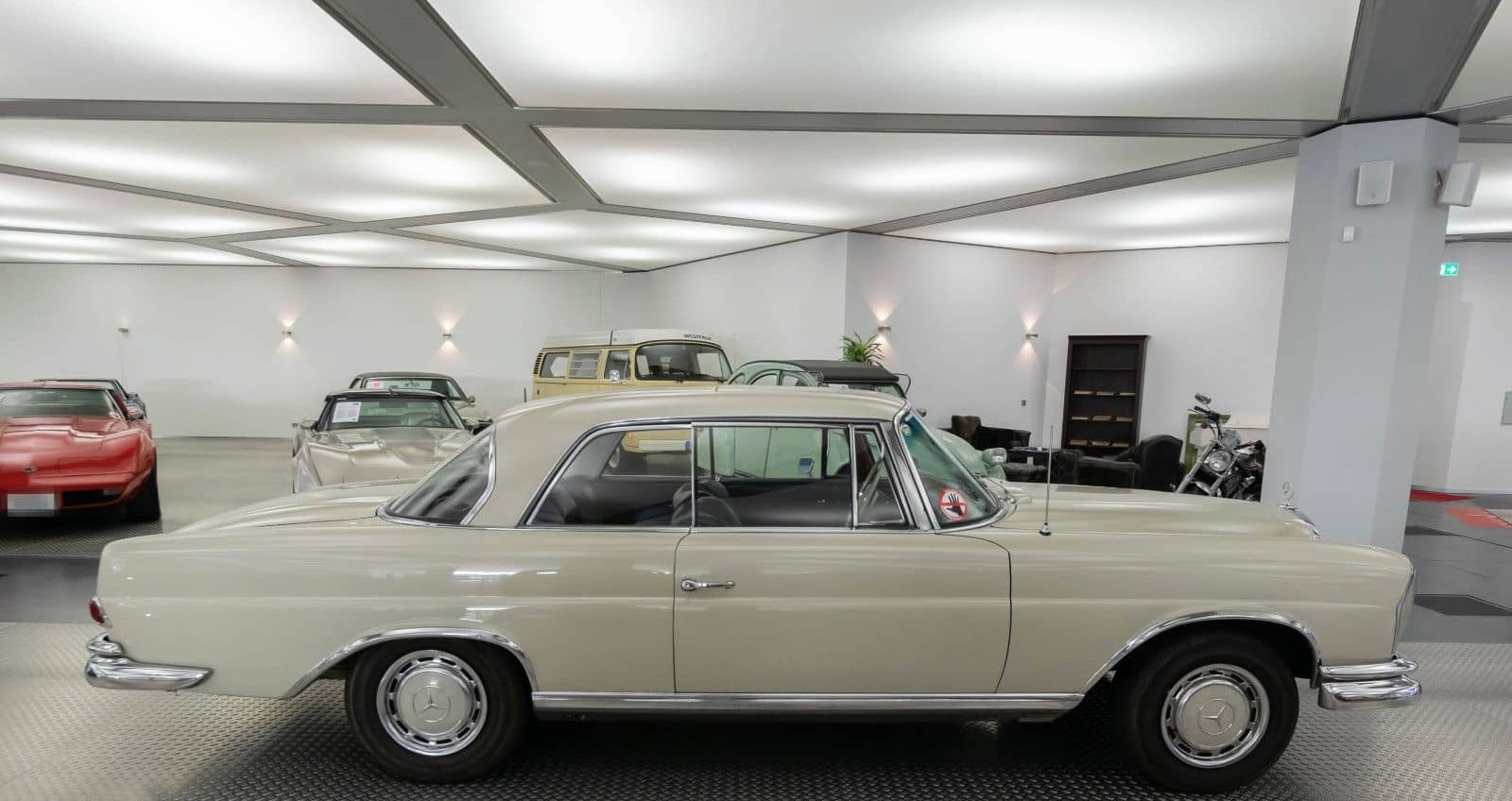 Mercedes-Benz 220 foto 4