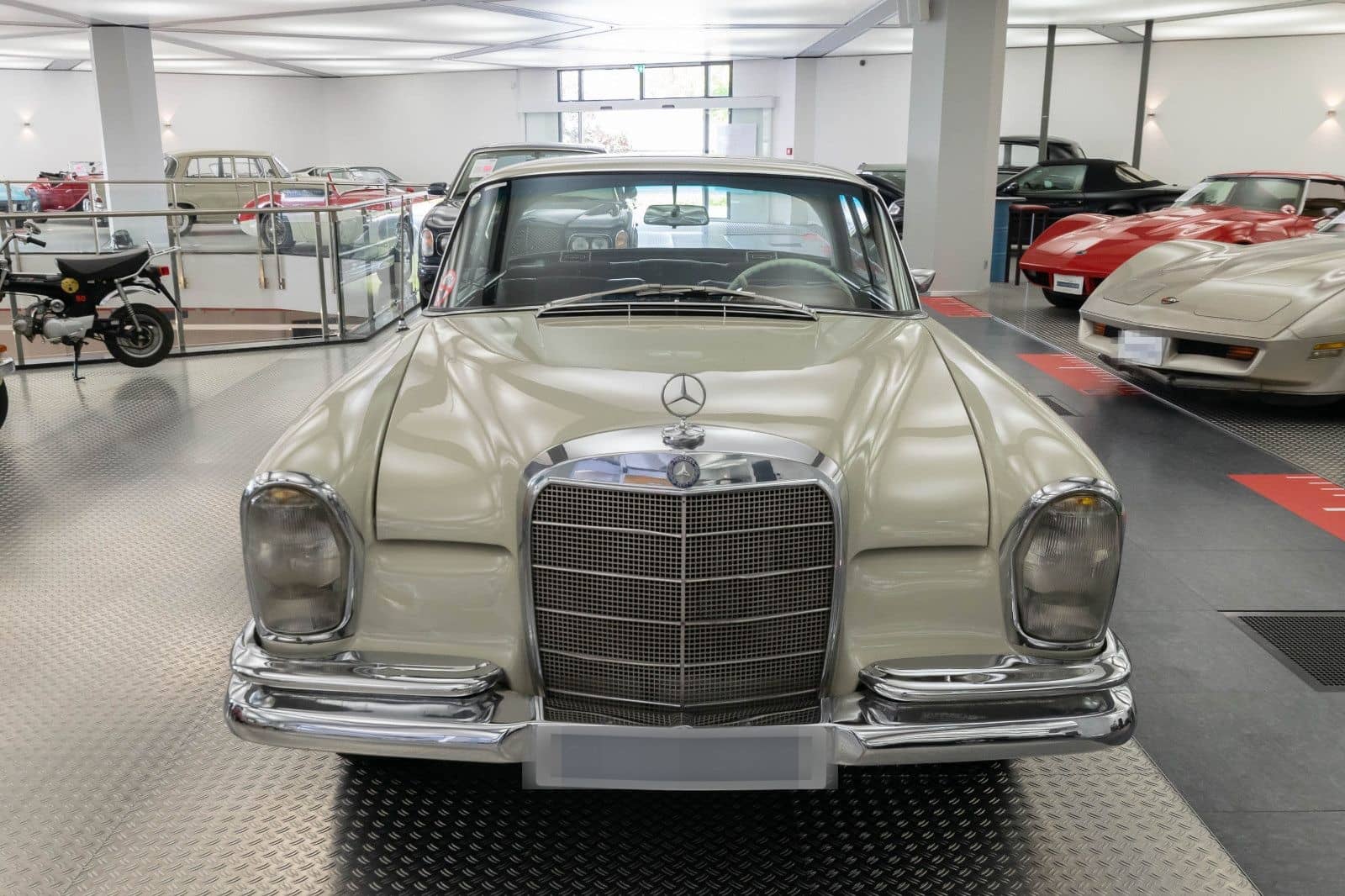 Mercedes-Benz 220 foto 5