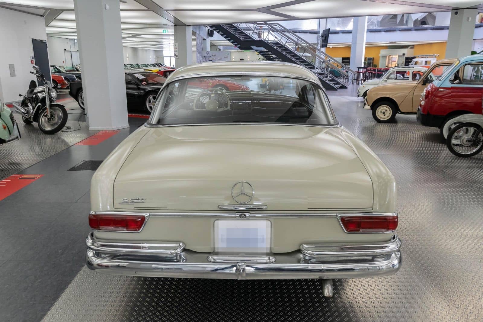 Mercedes-Benz 220 foto 6
