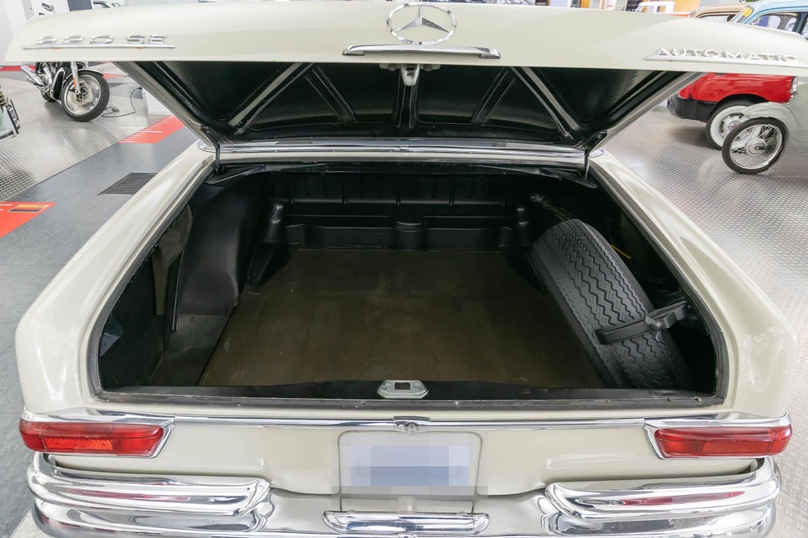 Mercedes-Benz 220 foto 10