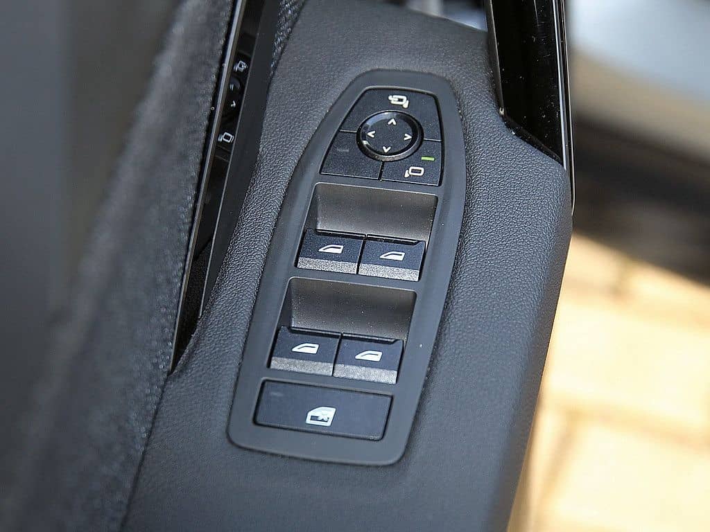 BMW X2 sDrive 20i MHD STEPTRONIC NAVI AHK KAMERA LED foto 15