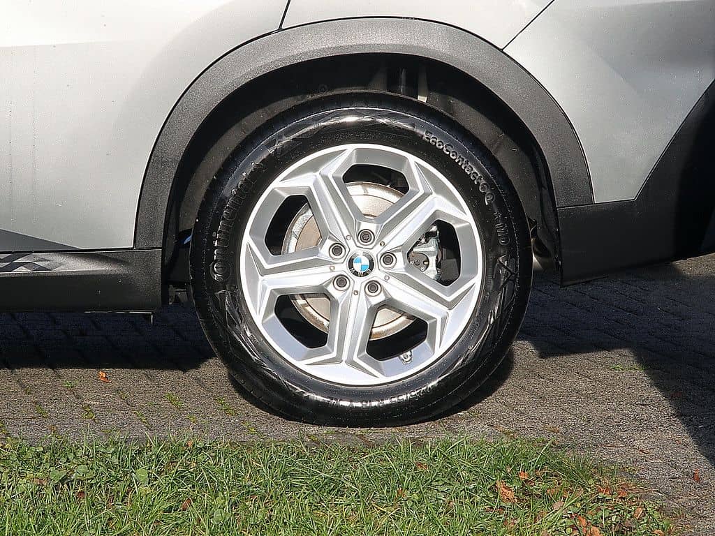 BMW X2 sDrive 20i MHD STEPTRONIC NAVI AHK KAMERA LED foto 5