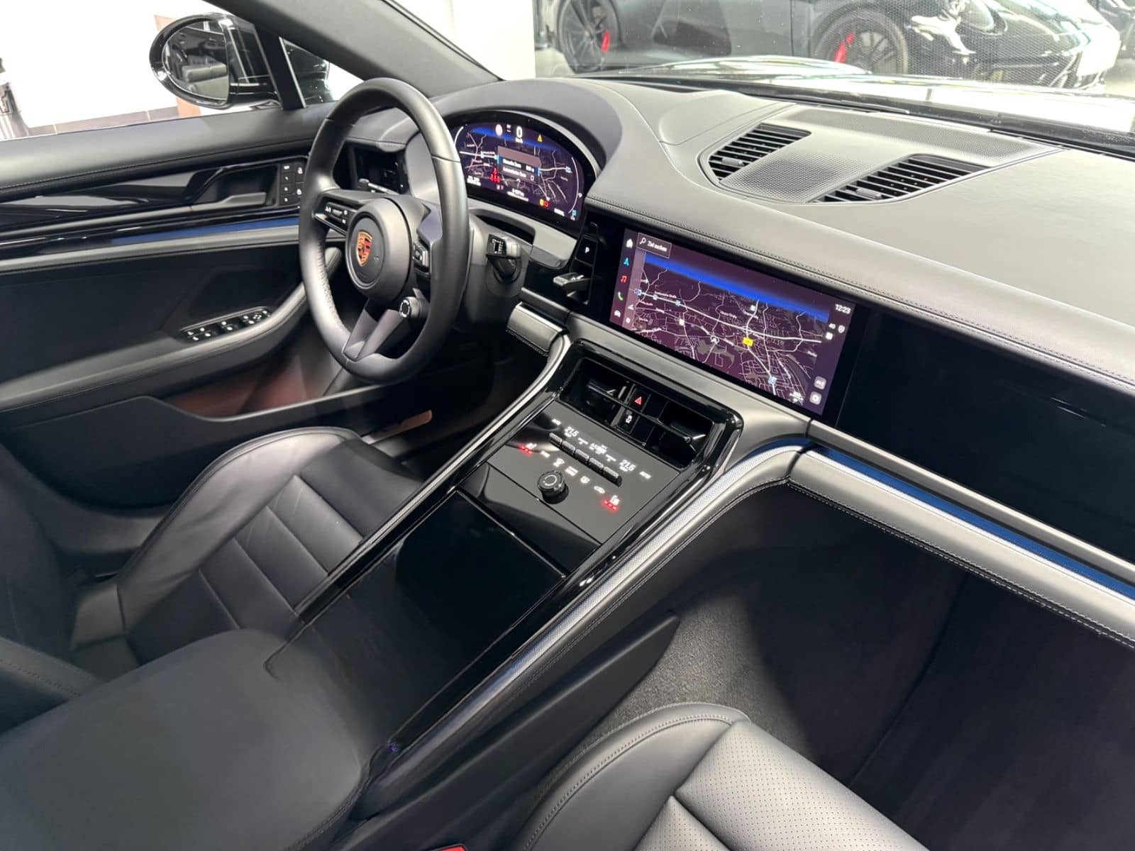 Porsche PANAMERA 4 PASM HEAD-UP 360°CAM BOSE MATRIX 19" foto 2