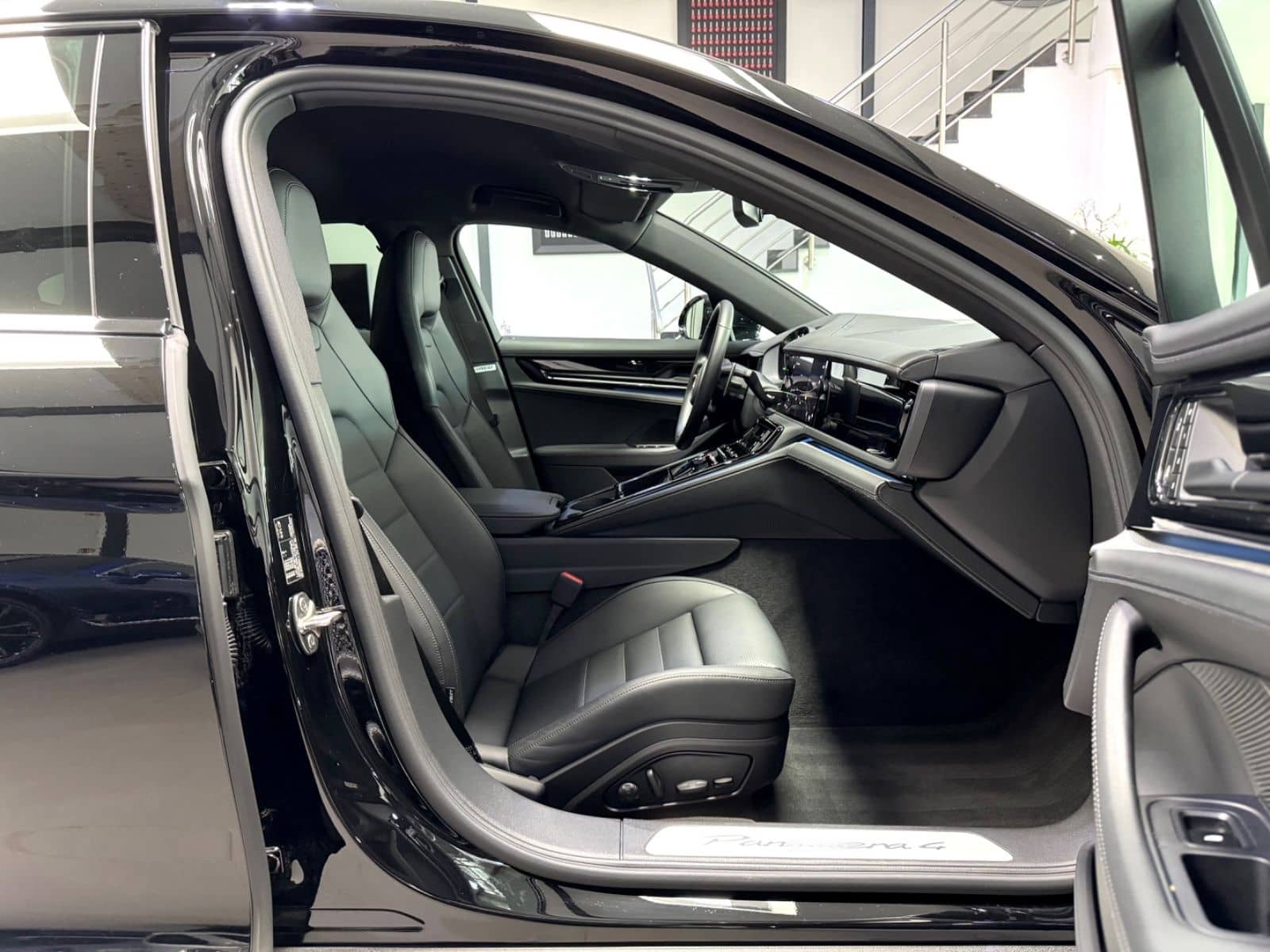 Porsche PANAMERA 4 PASM HEAD-UP 360°CAM BOSE MATRIX 19" foto 14