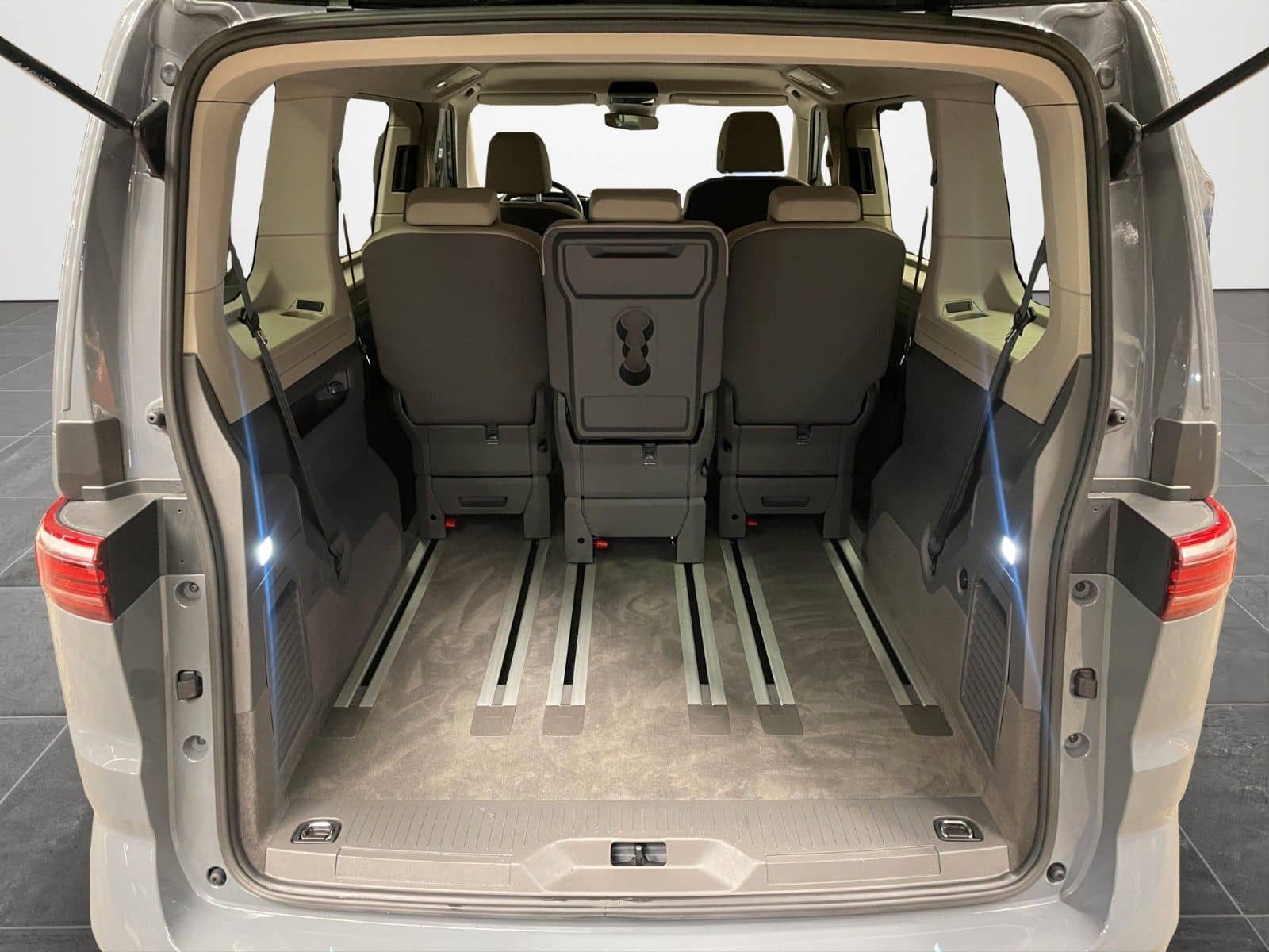 Volkswagen T7 Multivan Basis LED QI SHZ MFL Navi DAB foto 11