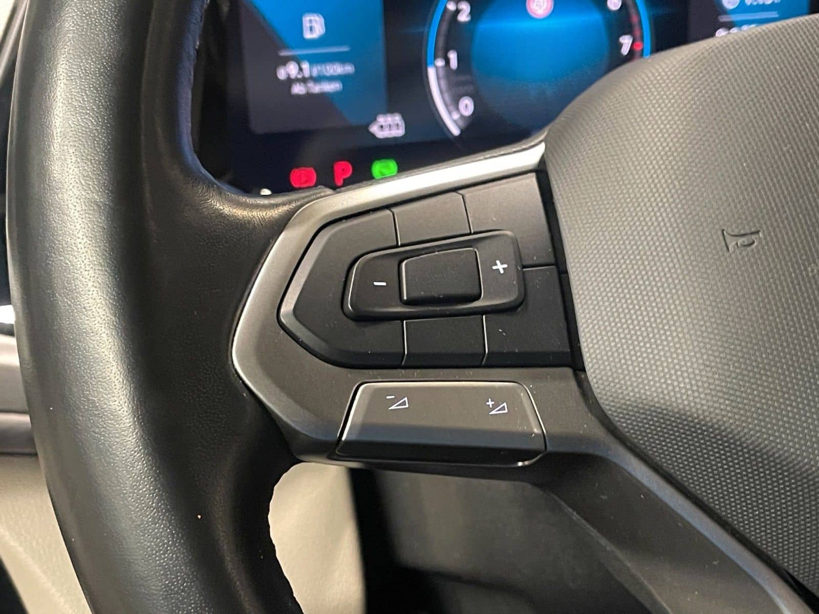 Volkswagen T7 Multivan Basis LED QI SHZ MFL Navi DAB foto 15