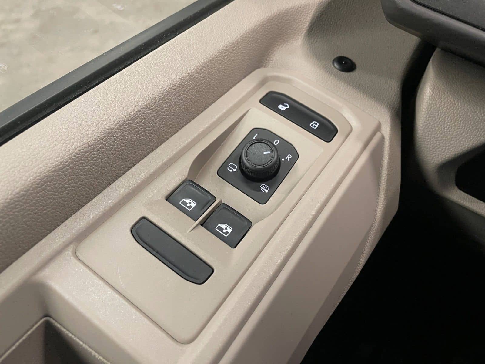 Volkswagen T7 Multivan Basis LED QI SHZ MFL Navi DAB foto 21