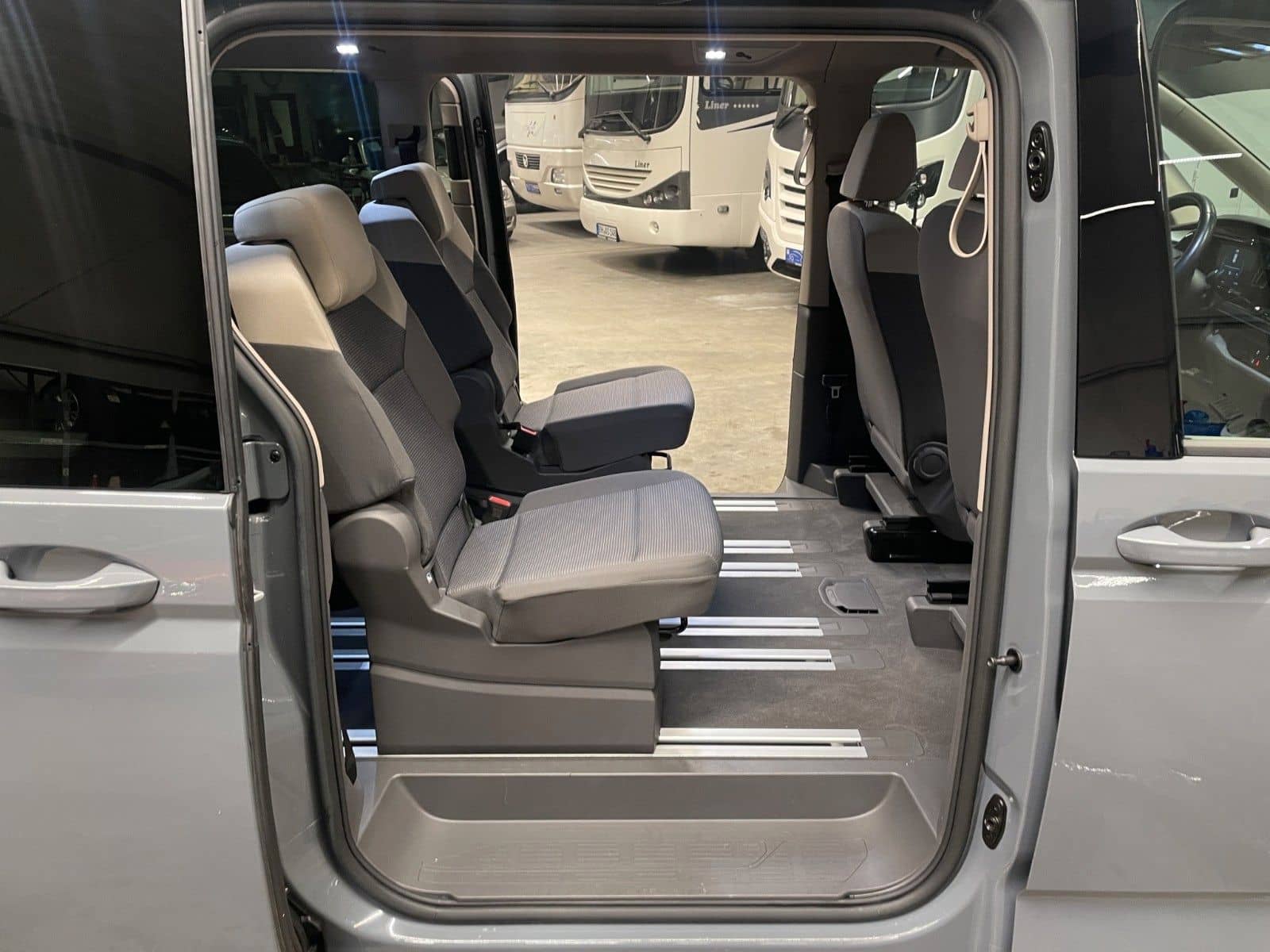 Volkswagen T7 Multivan Basis LED QI SHZ MFL Navi DAB foto 23