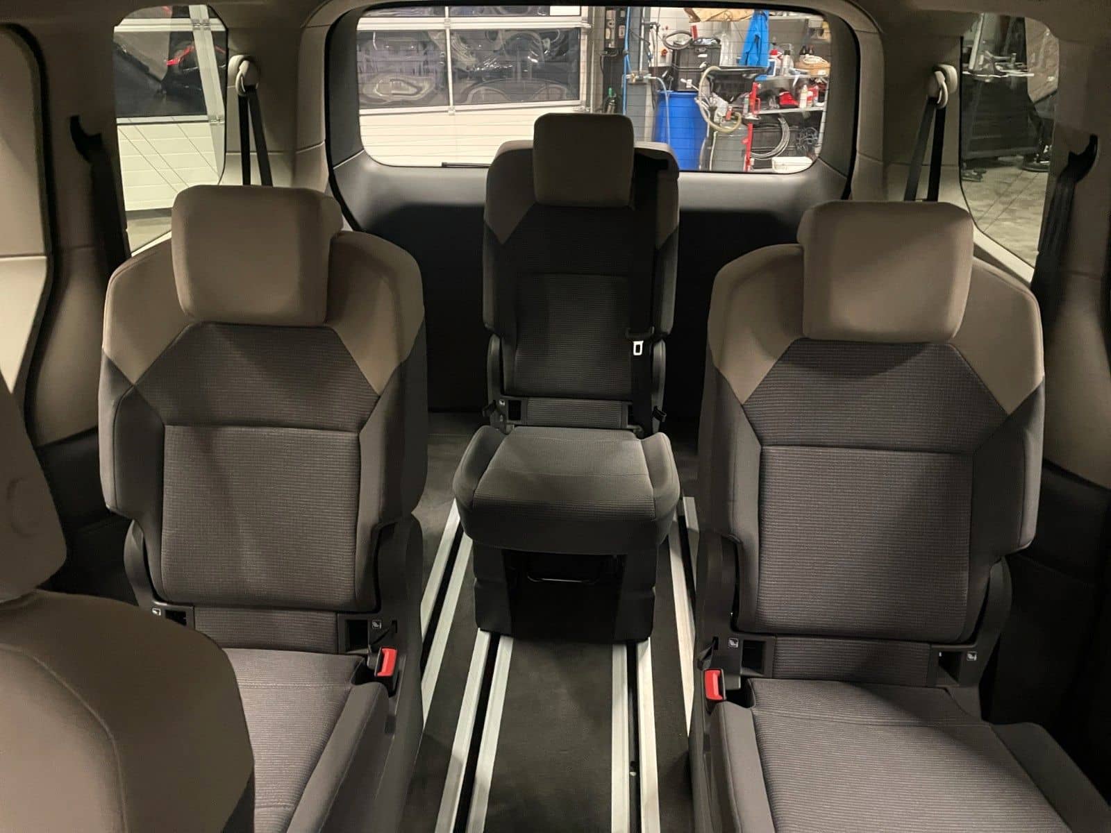 Volkswagen T7 Multivan Basis LED QI SHZ MFL Navi DAB foto 24