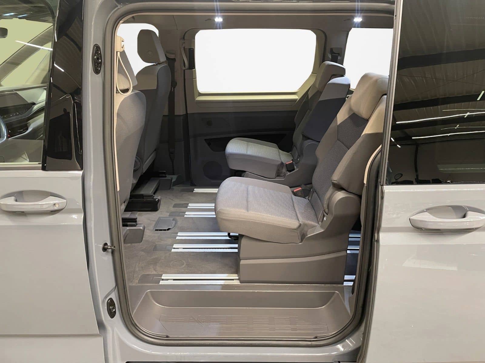 Volkswagen T7 Multivan Basis LED QI SHZ MFL Navi DAB foto 10