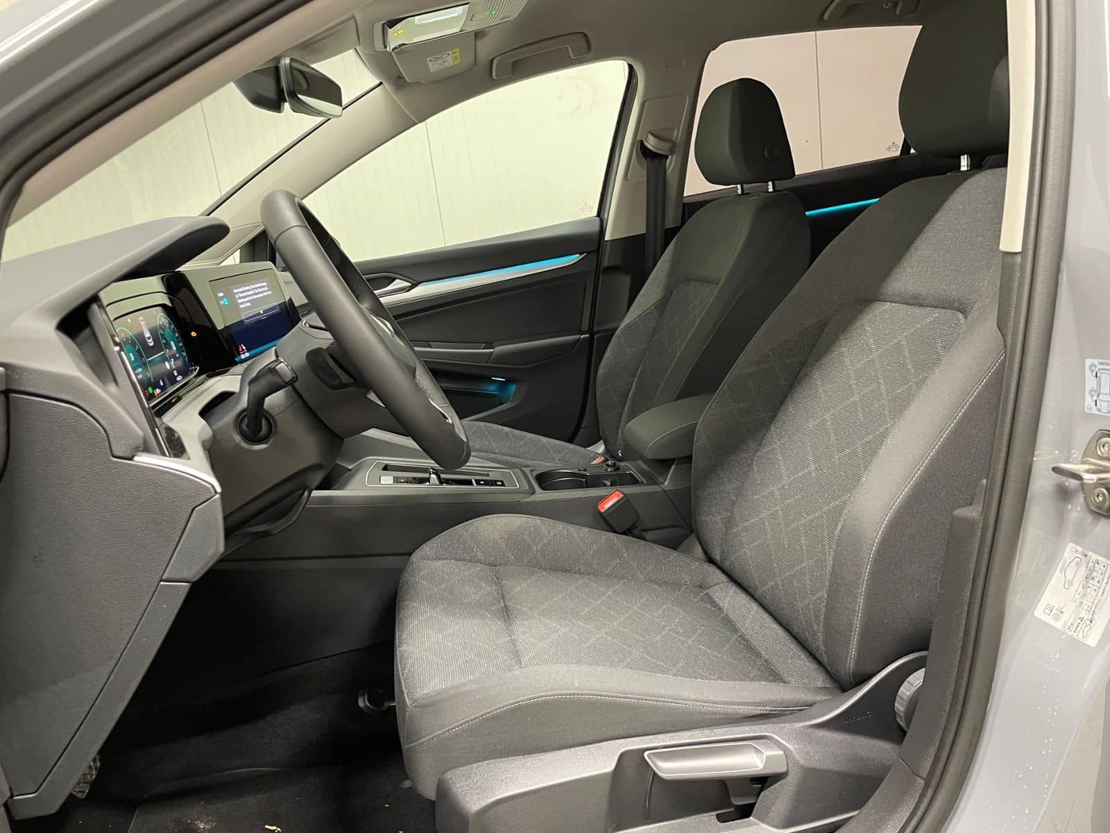 Volkswagen Golf VIII Life 1.0 eTSI DSG RFK NAVI ACC SHZ foto 19