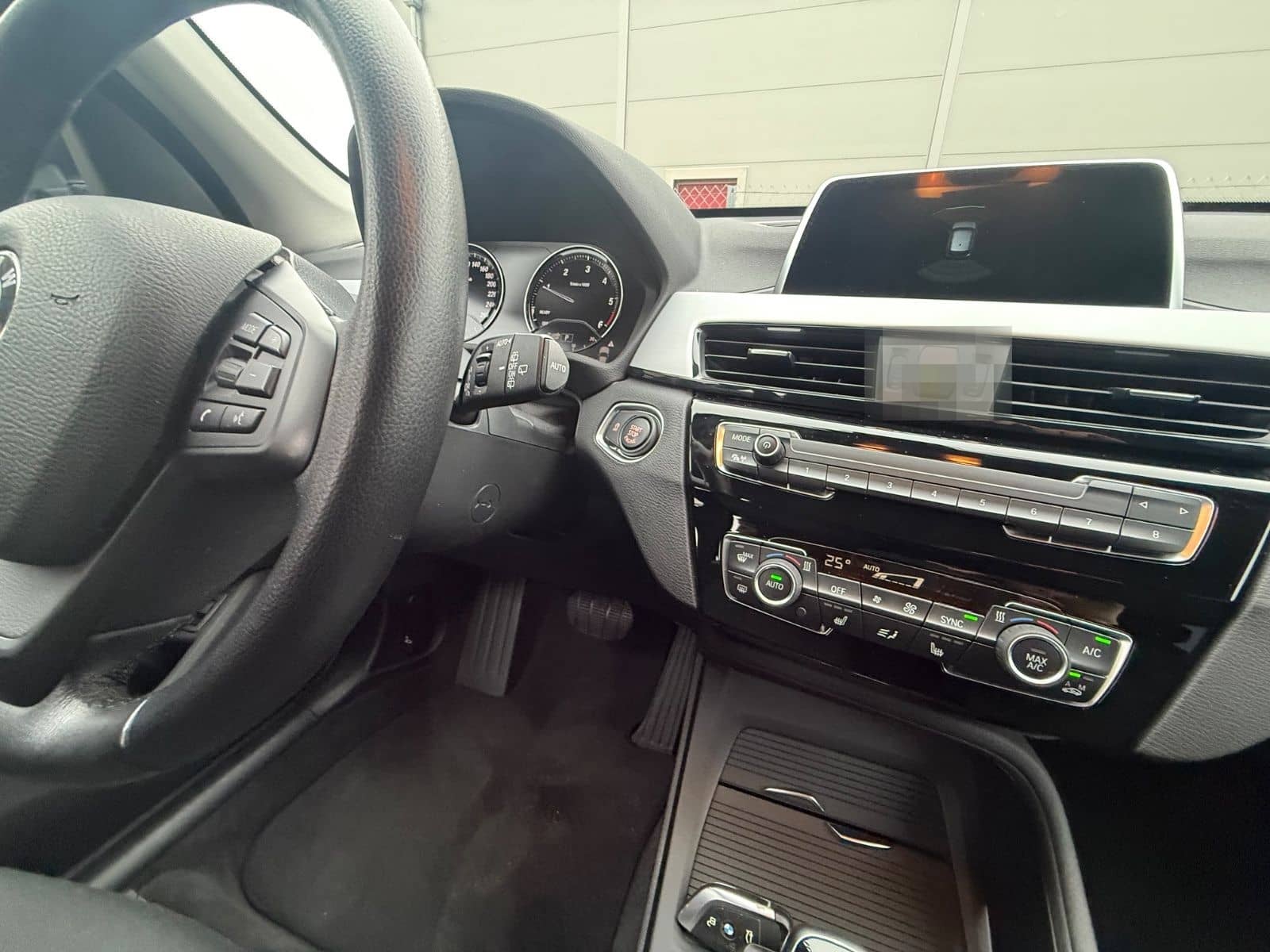 BMW X1 xDrive 18 d Advantage LED*NAVI*AUT*KLIMAAUT* foto 9