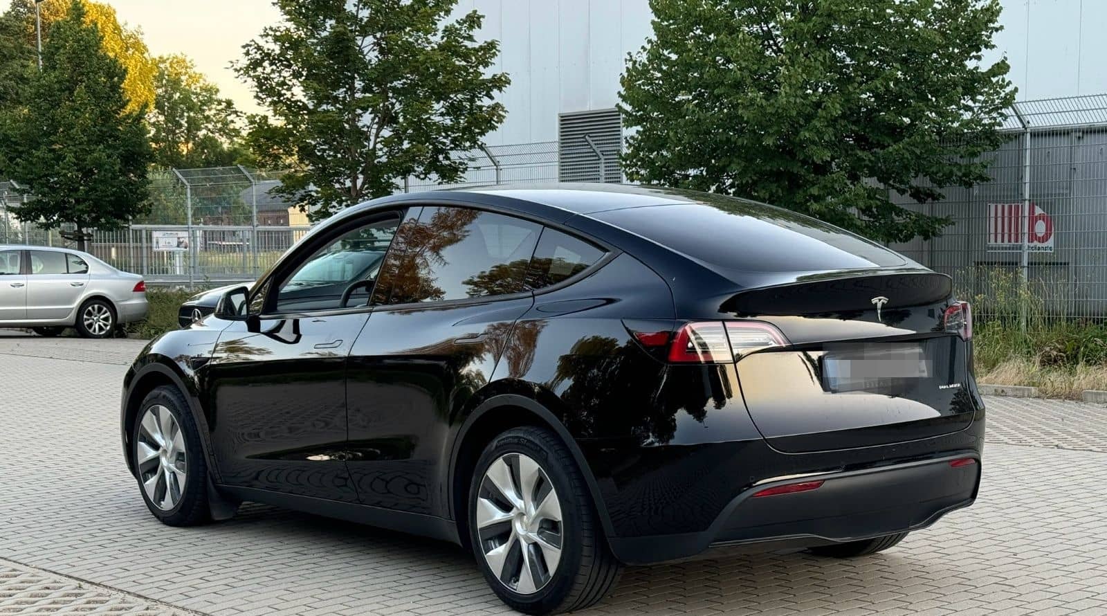 Tesla Model Y Long Range Dual Motor AWD foto 7