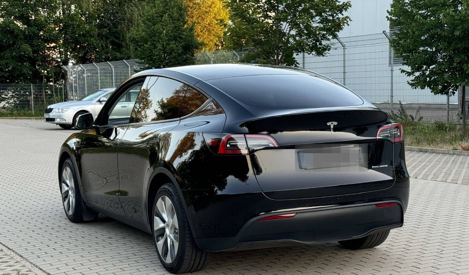 Tesla Model Y Long Range Dual Motor AWD foto 8