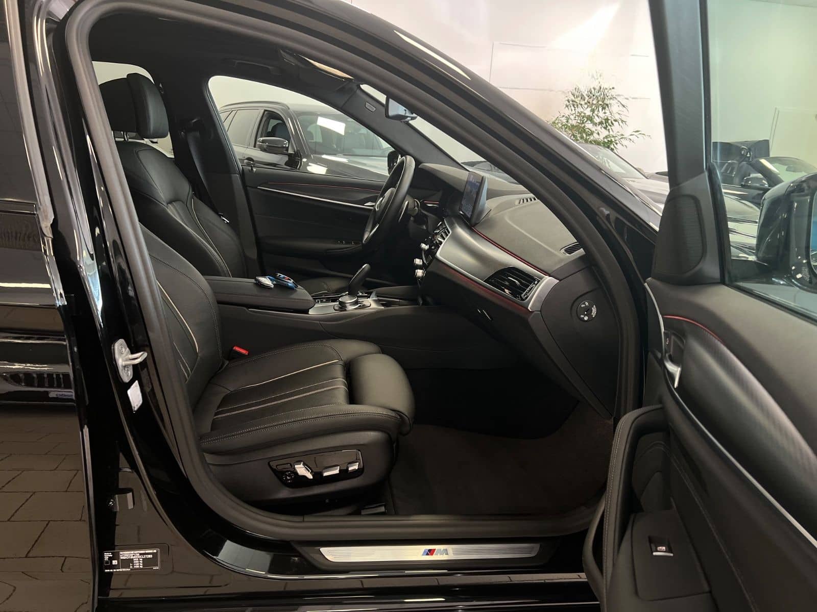 BMW 530i/Aut/LCPProf/Panor/KomfStz/P&DrivAs/M-Sport foto 24