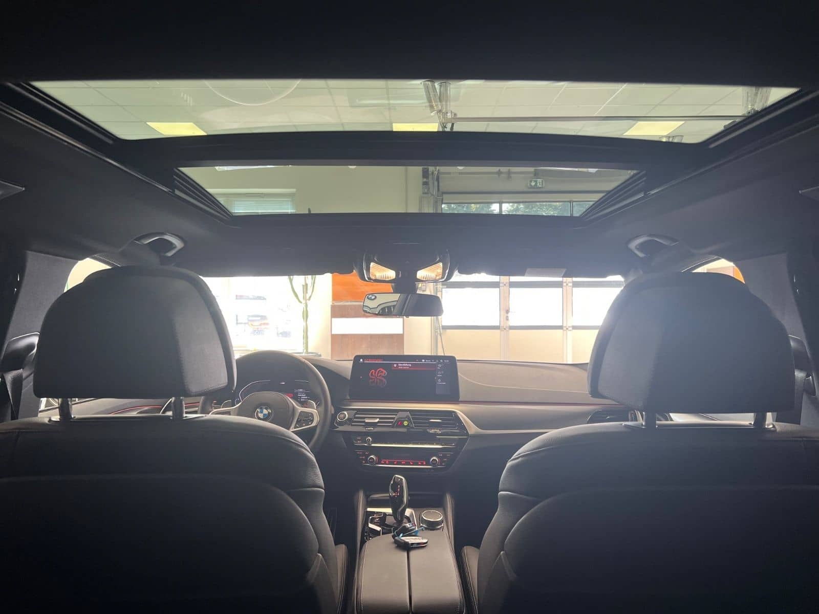 BMW 530i/Aut/LCPProf/Panor/KomfStz/P&DrivAs/M-Sport foto 5