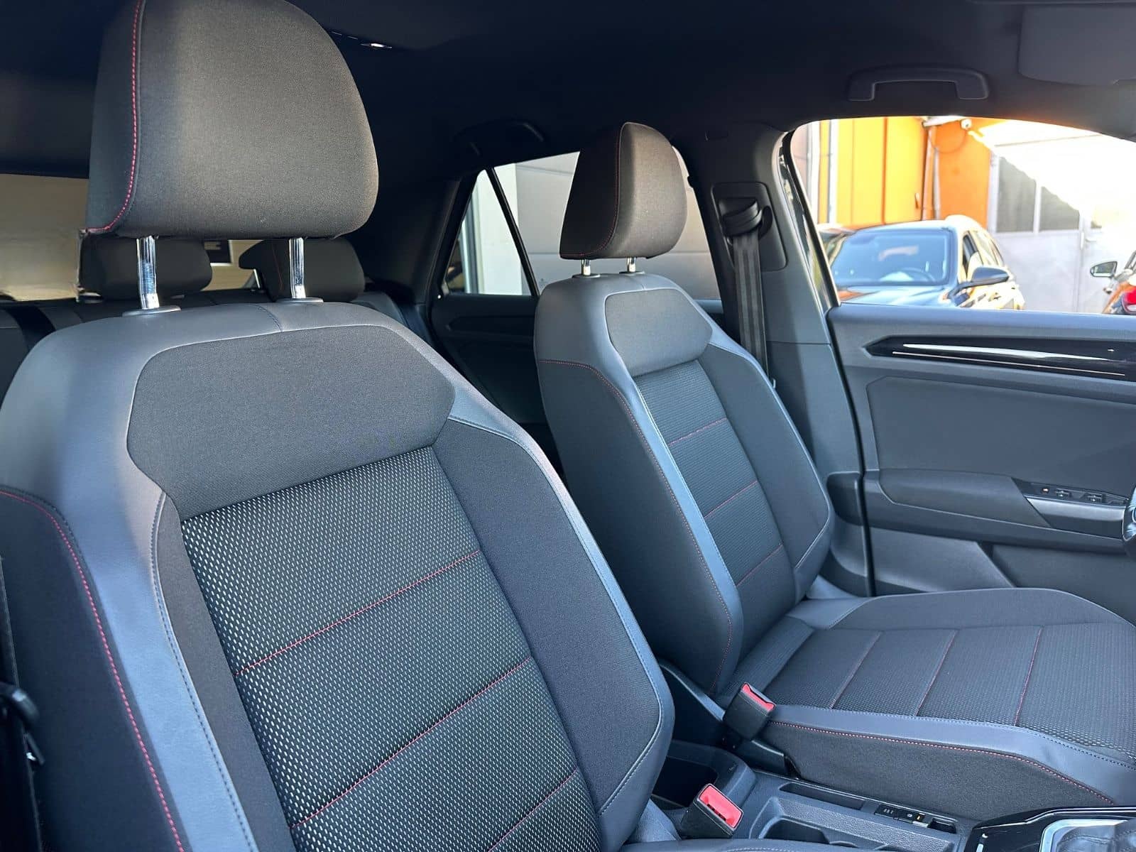 Volkswagen T-Roc 2.0 TDI DSG **R-Sport Paket** foto 12