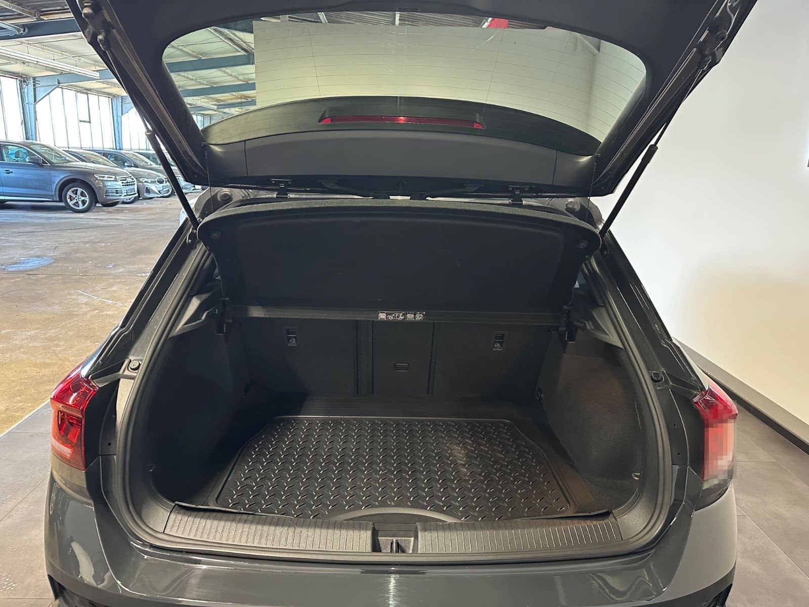 Volkswagen T-Roc 2.0 TDI DSG **R-Sport Paket** foto 3