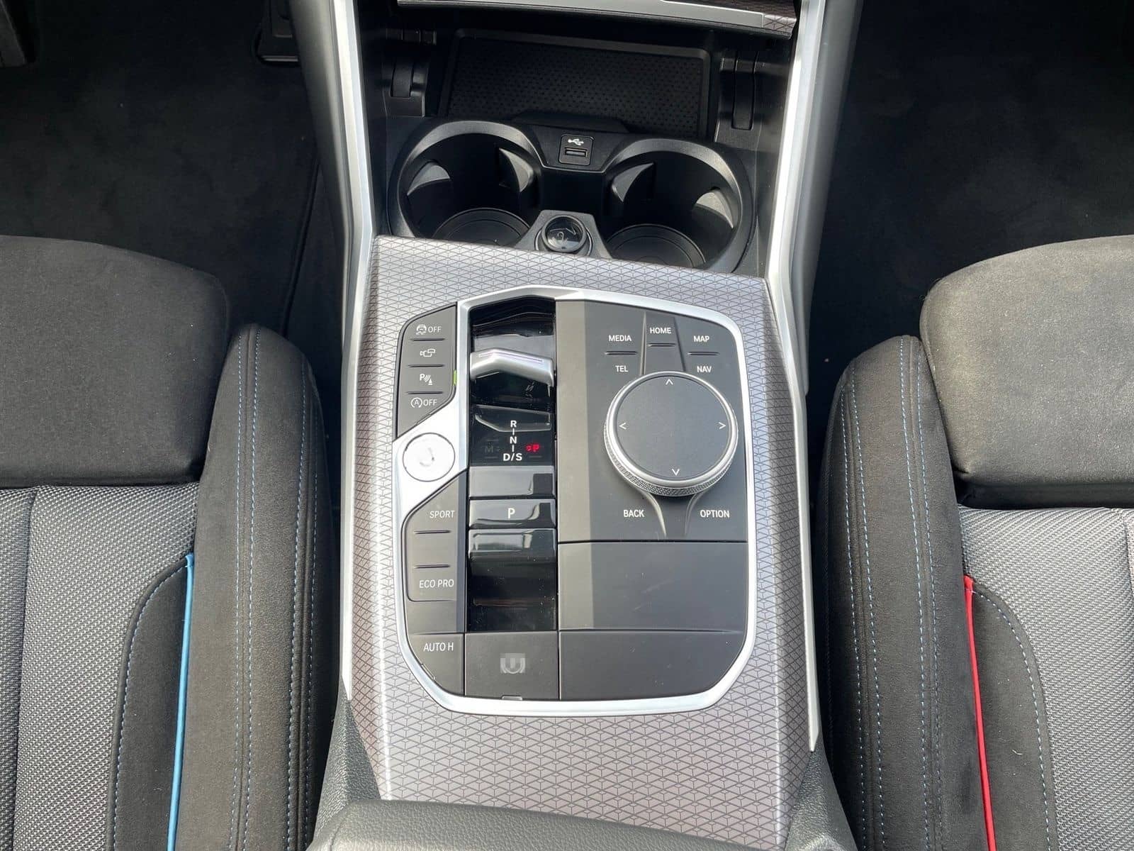 BMW 320i Touring M Sport HUD DA LC Prof. LED PA+ foto 13