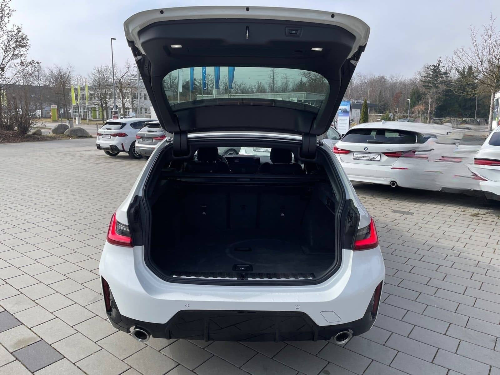 BMW 320i Touring M Sport HUD DA LC Prof. LED PA+ foto 16