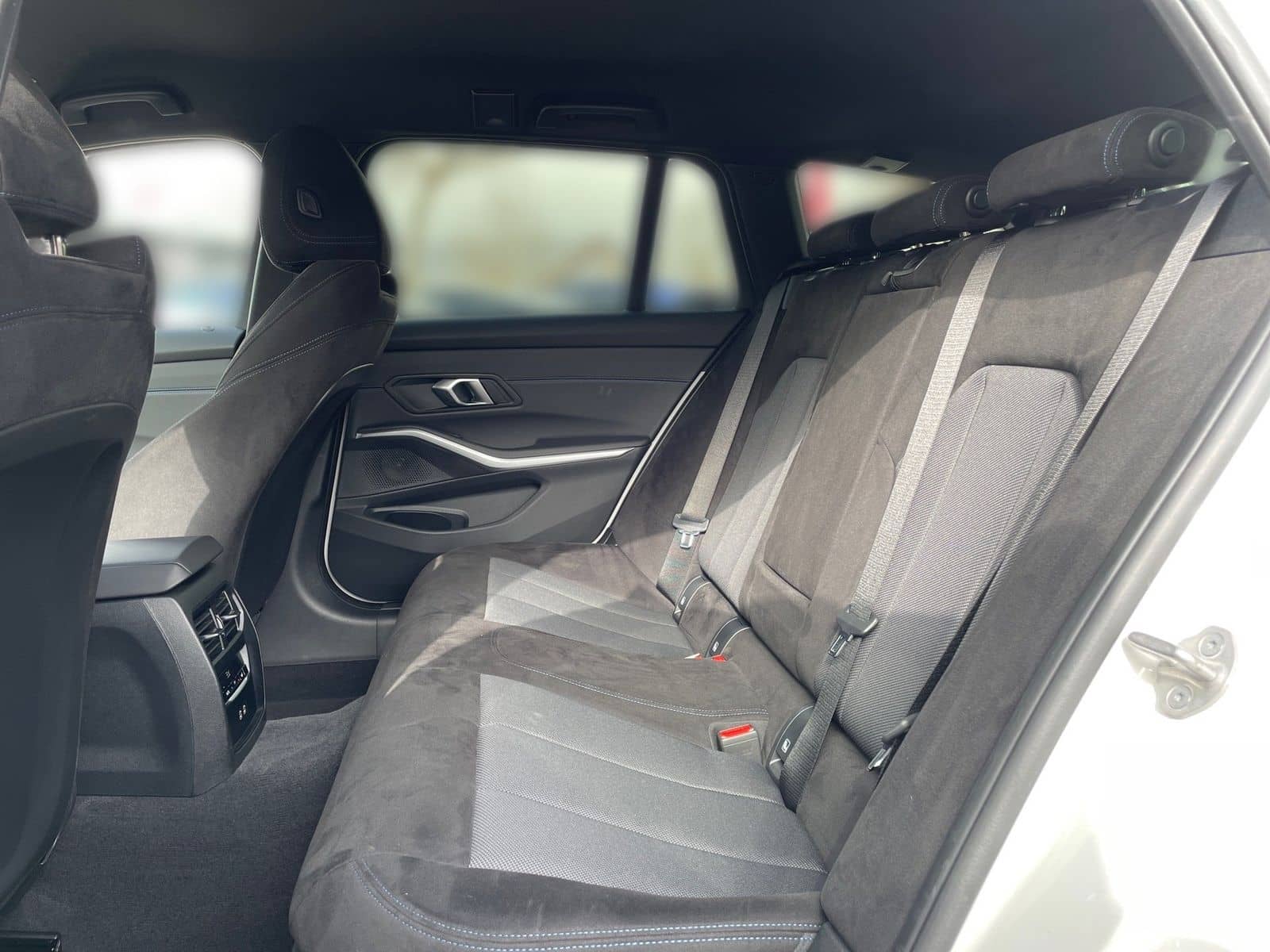 BMW 320i Touring M Sport HUD DA LC Prof. LED PA+ foto 10