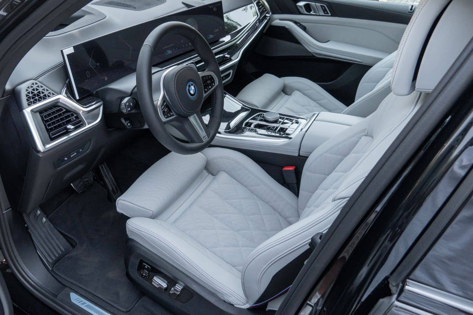 BMW X5 50e M SPORT.DR.ASS.LUFT.PANO.360°.H/K.AHK.22" foto 11