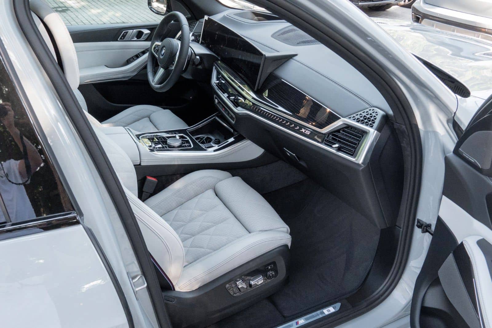 BMW X5 50e M SPORT.LUFTF.DR.ASS.PANO.H/K.360°.AHK.22 foto 22