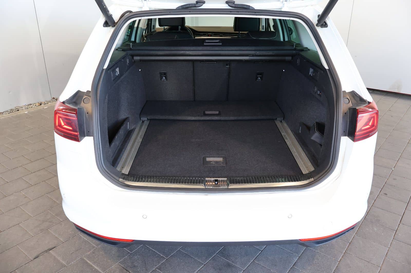 Volkswagen Passat 2.0 TDI Bus.AID+MATRIX+360°+KEY+LEDER+AHK foto 16