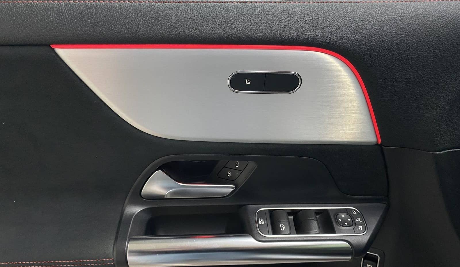 Mercedes-Benz GLA 200 d 4M AMG NIGHT+20"AMG+PANO+DIST+KAM+AMBI foto 11