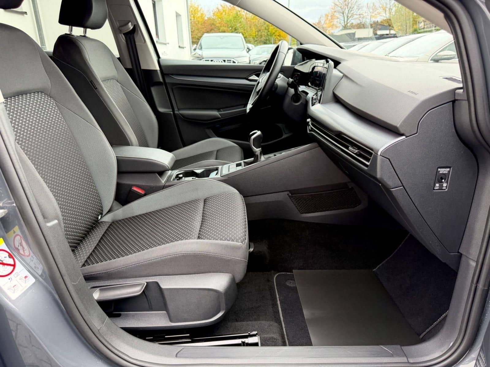 Volkswagen Golf 8 Lim. 1.5 TSI /NAVI/LED/ACC/HUD/CAM/GARANT foto 13