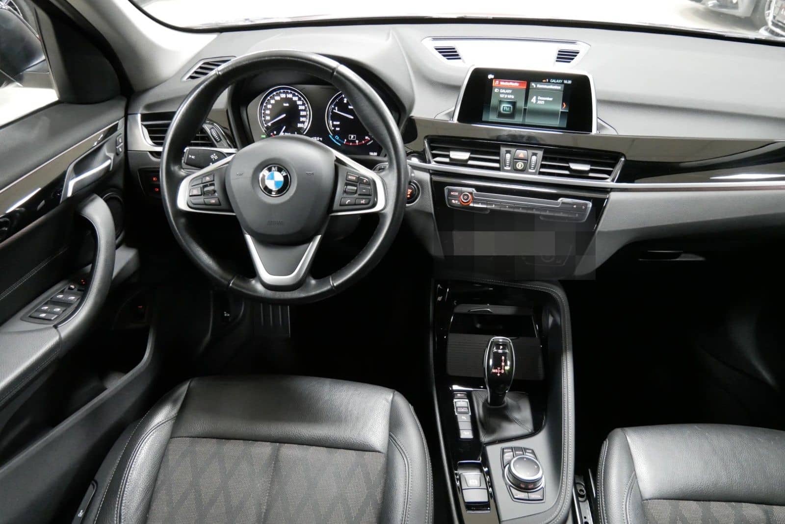 BMW X1 xDrive 20d xLine LED AHK RFK NAVI SHZ foto 13