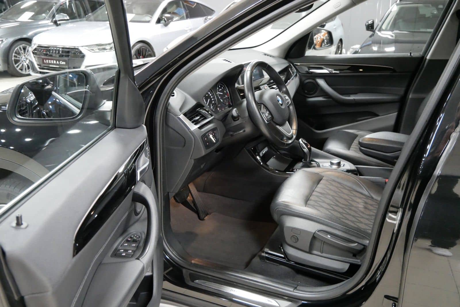 BMW X1 xDrive 20d xLine LED AHK RFK NAVI SHZ foto 6