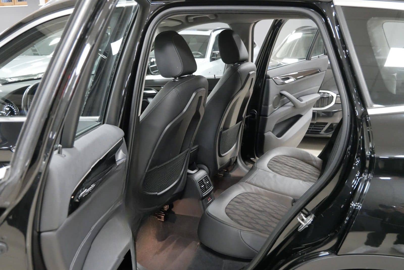 BMW X1 xDrive 20d xLine LED AHK RFK NAVI SHZ foto 10