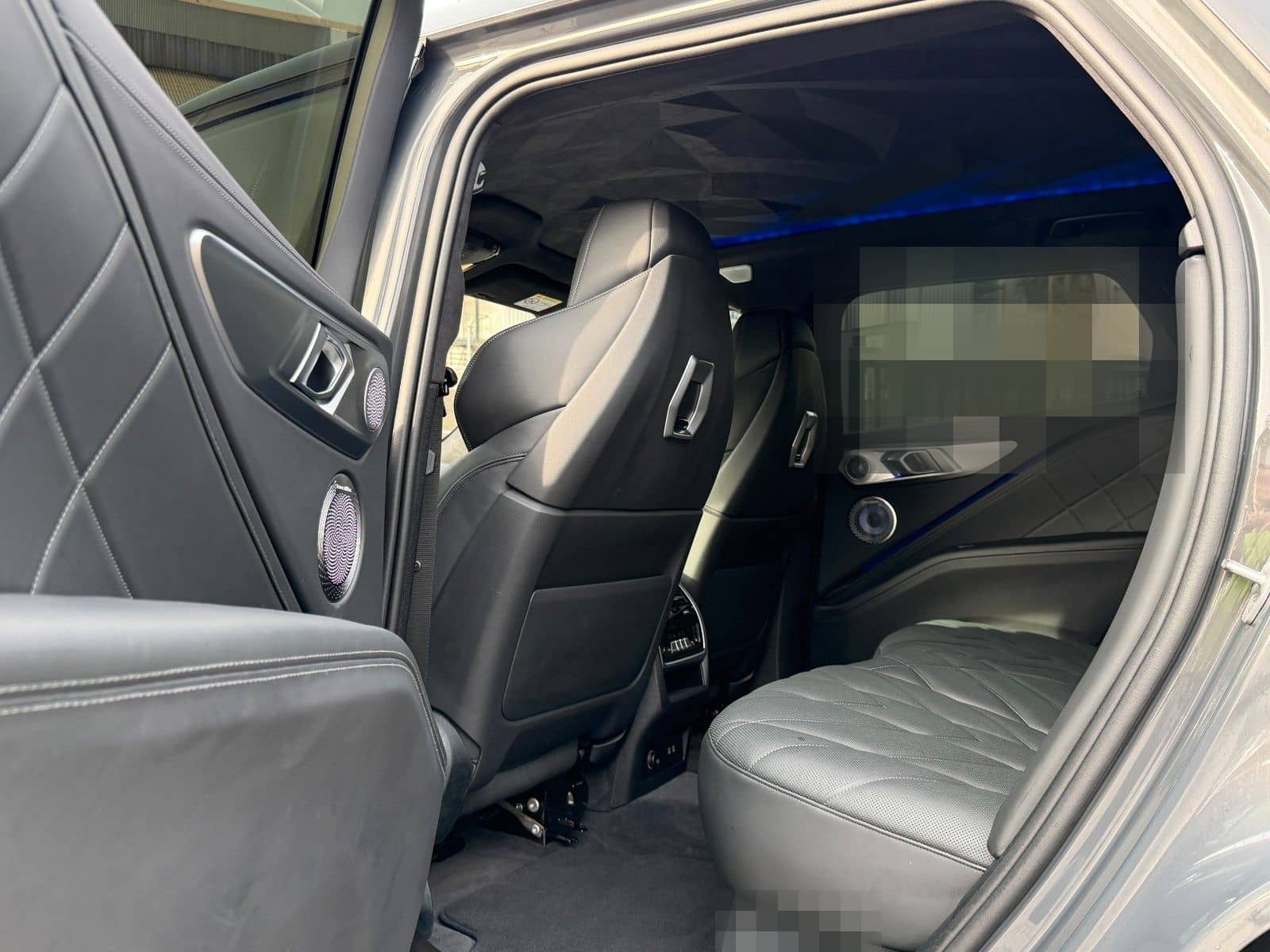 BMW XM 50 e Aut. Bowers & Wilkins - Iconic Glow /// foto 22