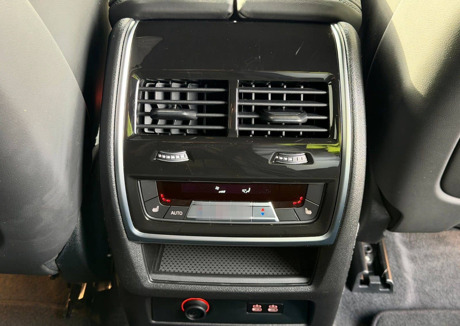 BMW XM 50 e Aut. Bowers & Wilkins - Iconic Glow /// foto 23