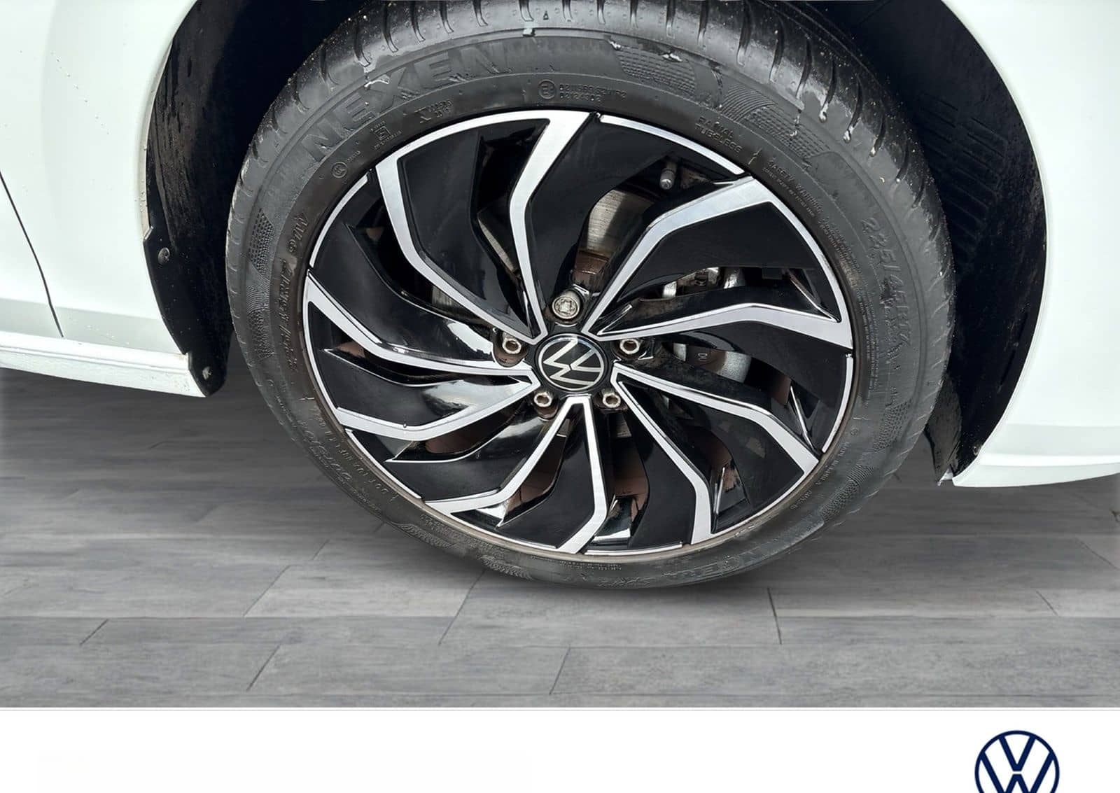 Volkswagen Golf VIII 1.0 eTSI ACTIVE PANO ACC NAVI LM17 foto 6