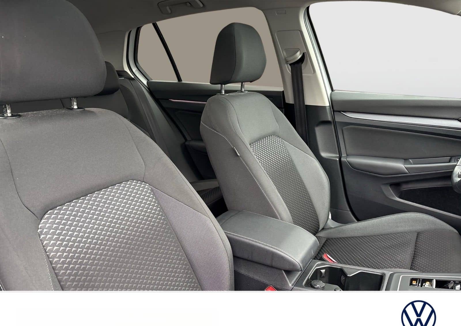 Volkswagen Golf VIII 1.0 eTSI ACTIVE PANO ACC NAVI LM17 foto 9