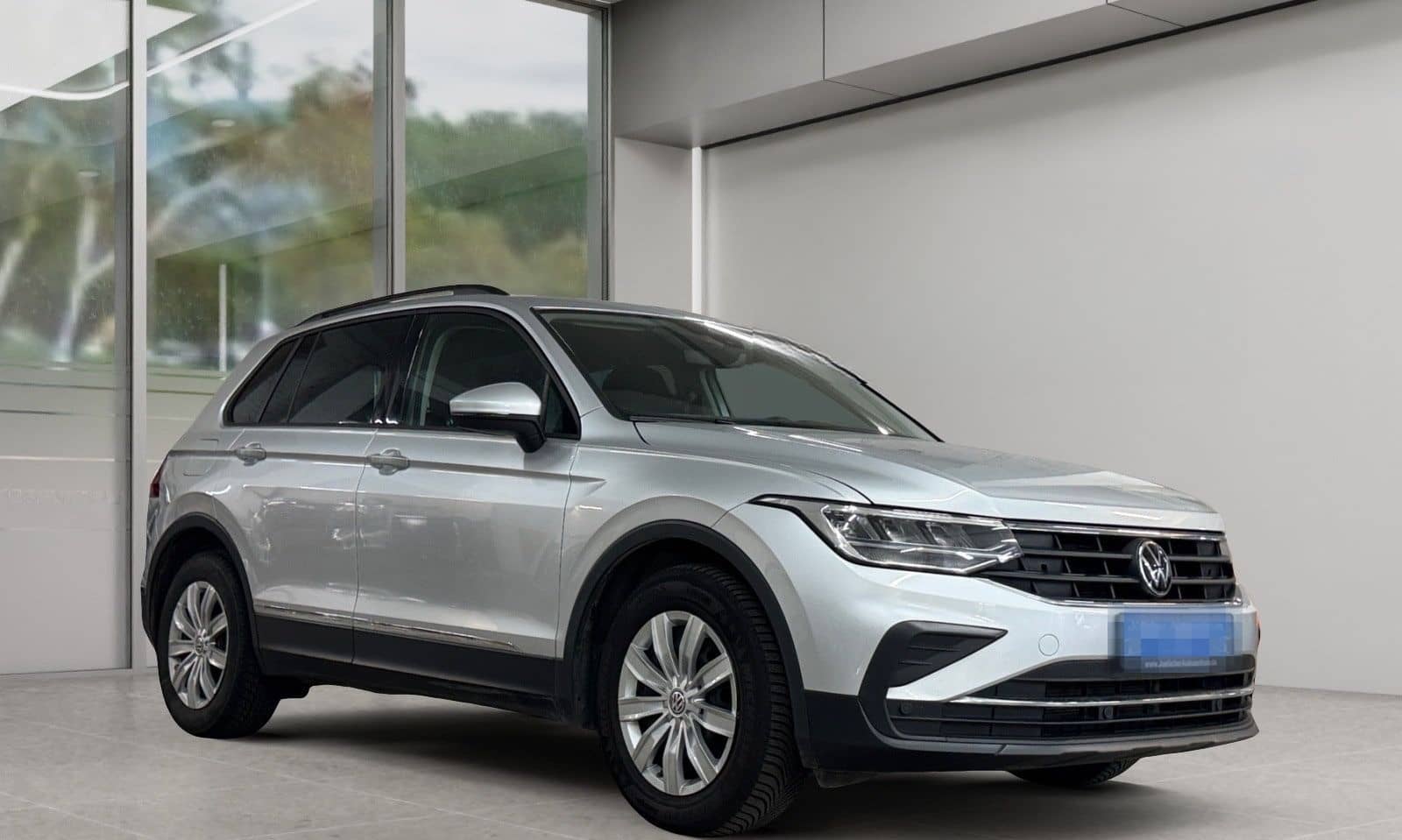 Volkswagen Tiguan Life Aut., 2.Hand, Insp+Tüv Neu foto 1