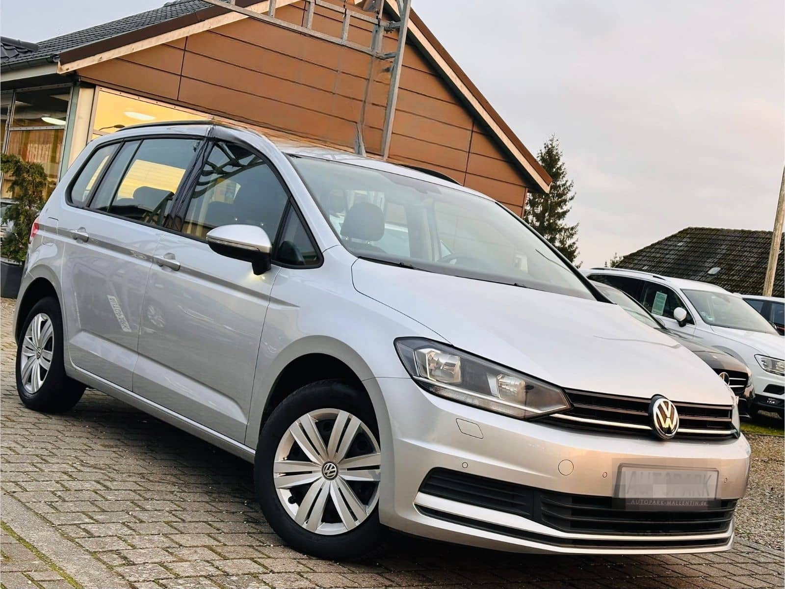 Volkswagen Touran 2,0 TDI BMT DSG *1.HAND*NAVI*SHZ* foto 1
