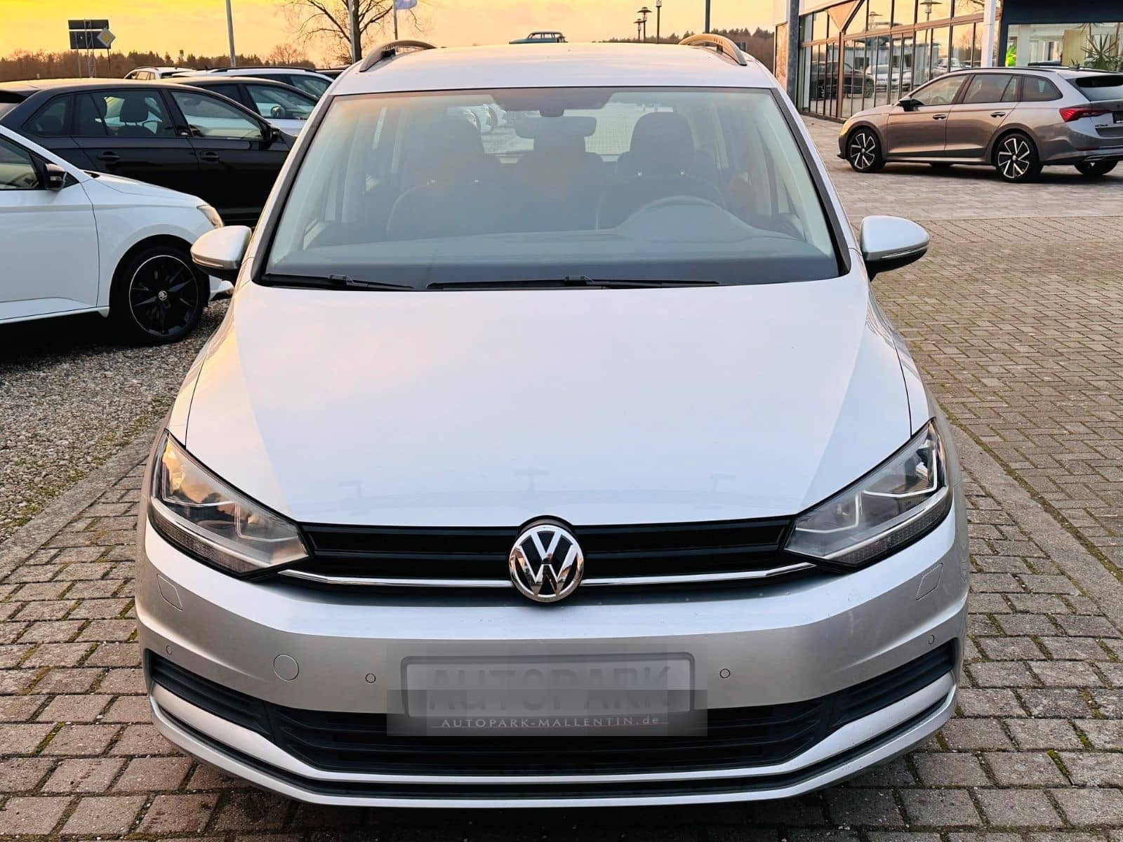 Volkswagen Touran 2,0 TDI BMT DSG *1.HAND*NAVI*SHZ* foto 2