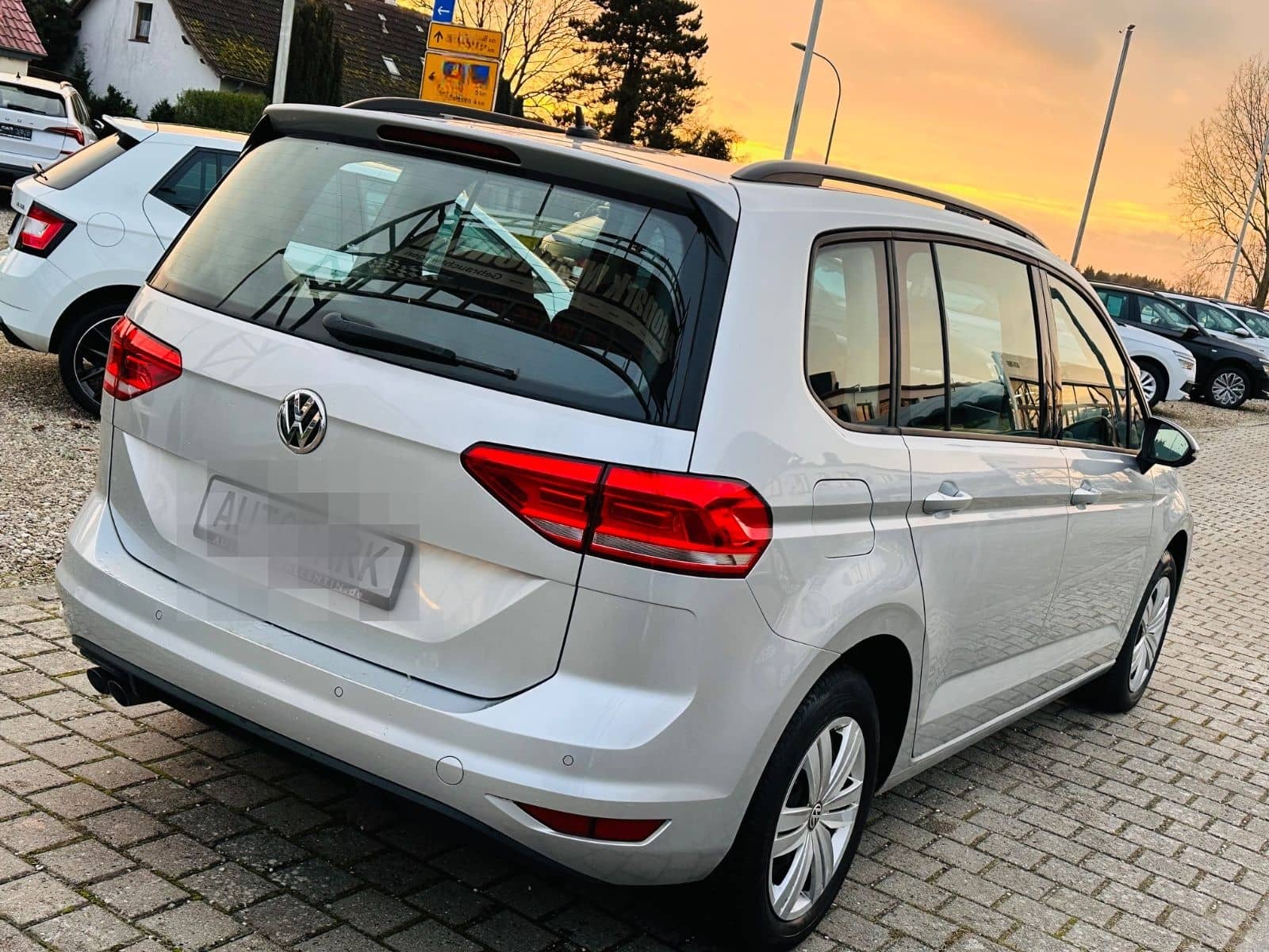 Volkswagen Touran 2,0 TDI BMT DSG *1.HAND*NAVI*SHZ* foto 6
